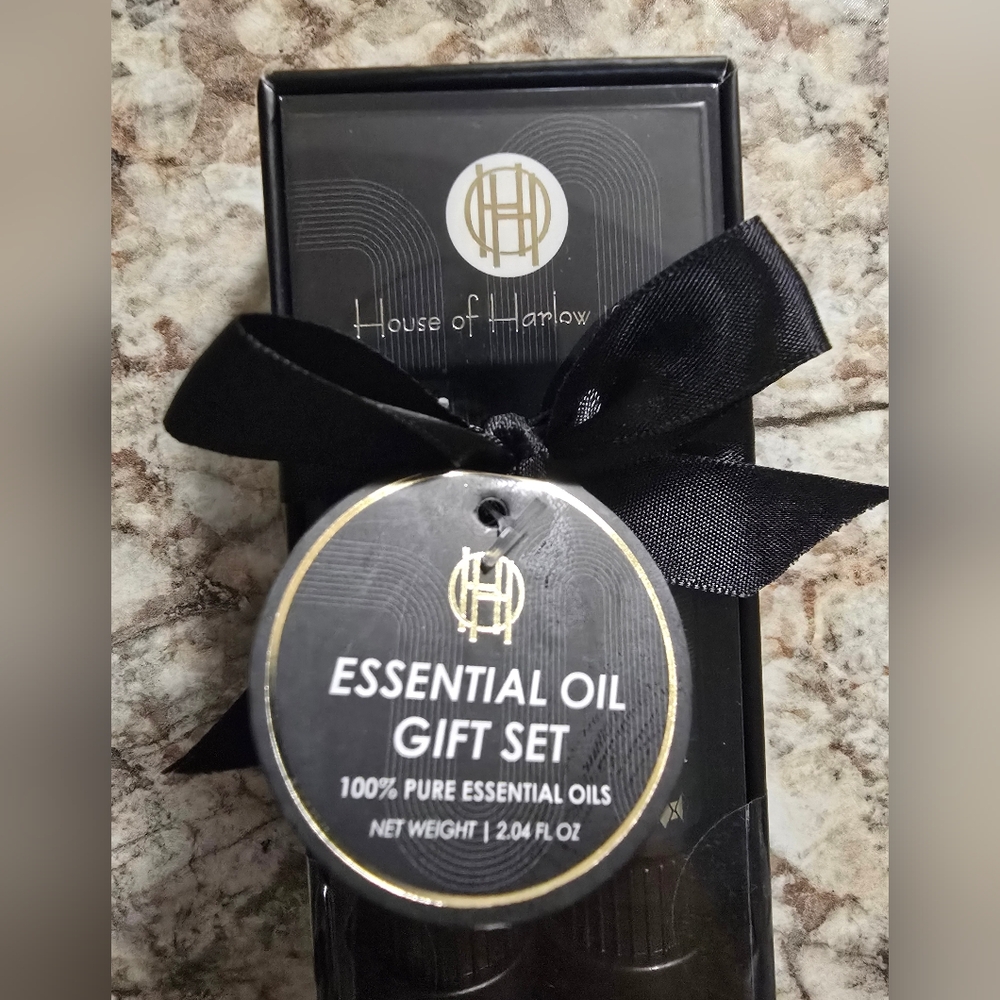 NEW in Box House of Harlow Essential Oil Gift Set